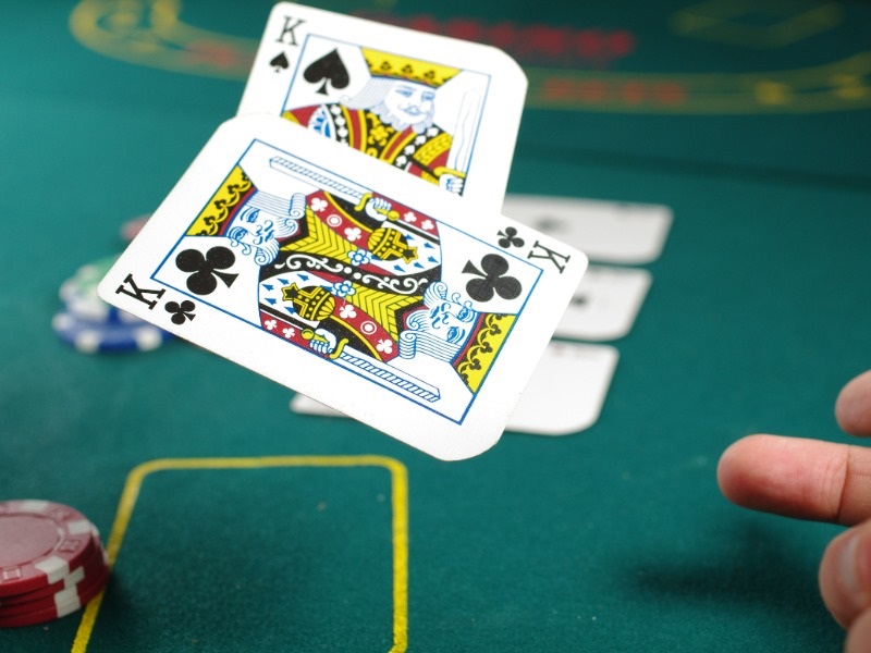 Online vs. Live Poker: Differences in Strategy and Play